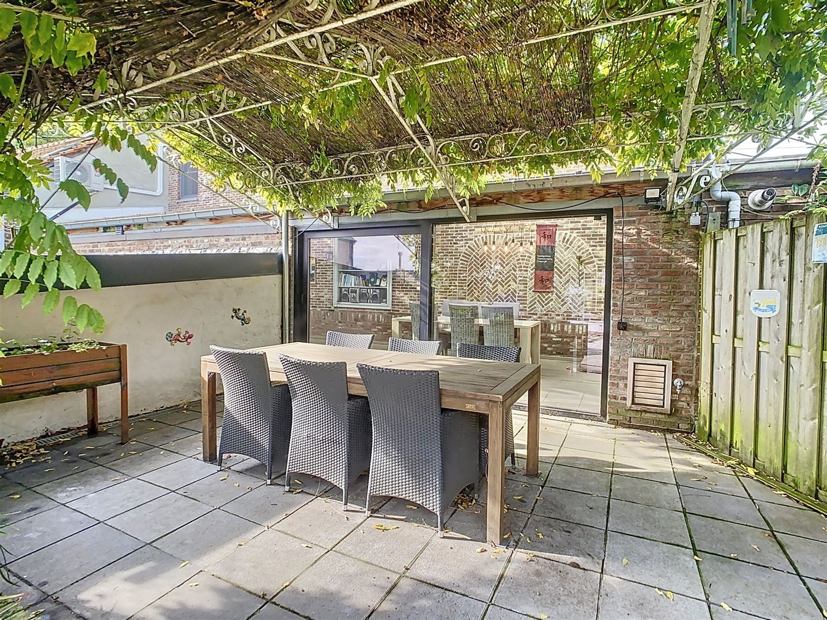 Gerenoveerde woning met bureau, 4 slpks, tuin, 13a 62ca foto 6