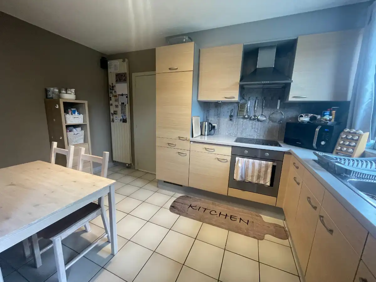 EENGEZINSWONING + garage & tuin foto 18