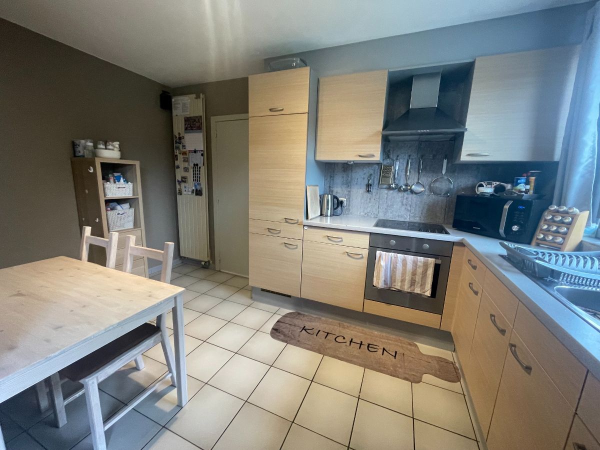 EENGEZINSWONING + garage & tuin foto 10