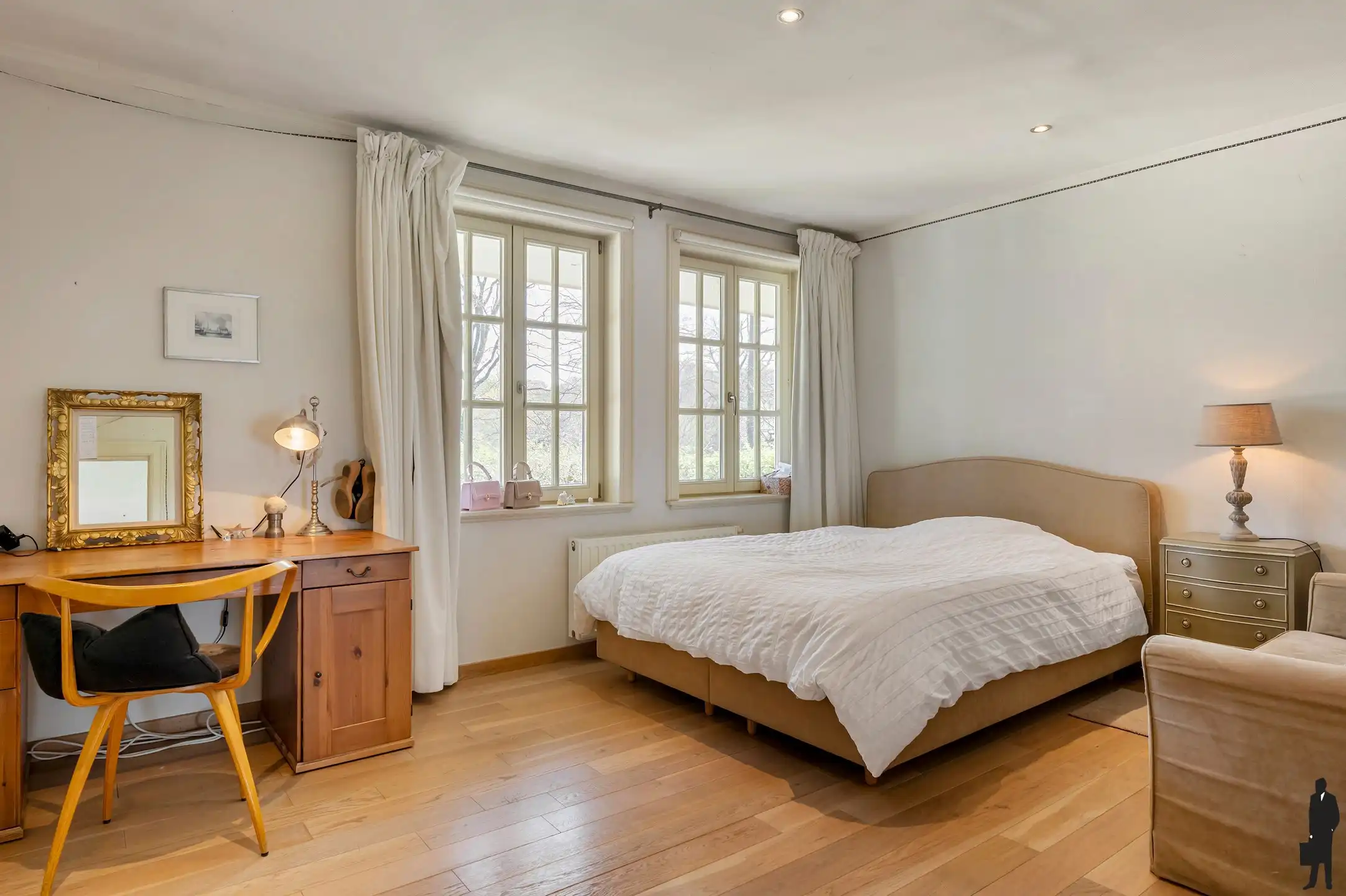 Lichtrijke villa aan het centrum! foto 24