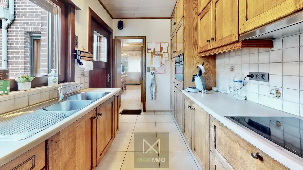 Woning met 3 garages, zonnepanelen, ruime tuin & aparte toegang – 830 m² perceel in Lauwe foto 6