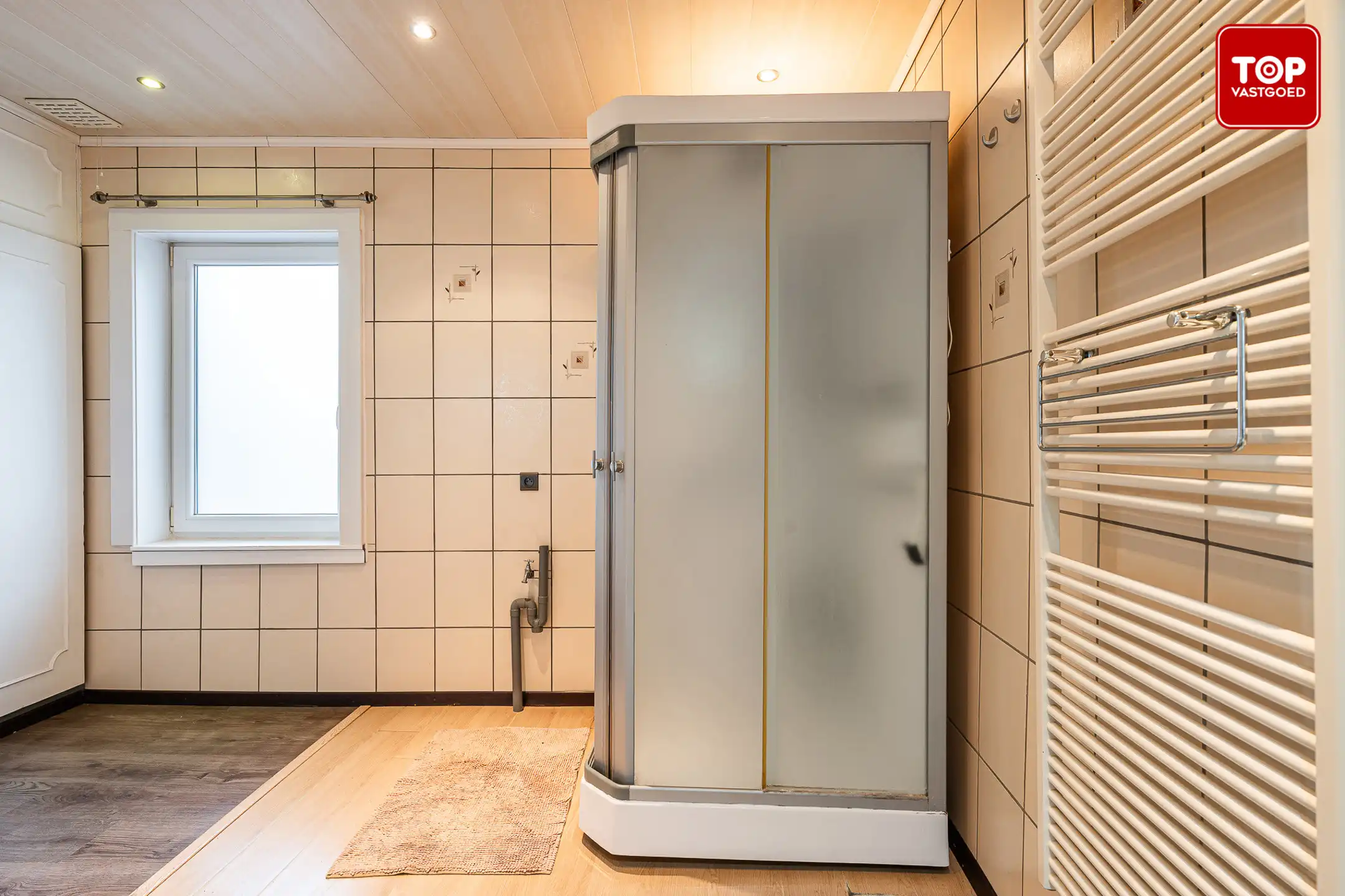 Instapklare woning met stadkskoer op gunstige locatie. foto 16