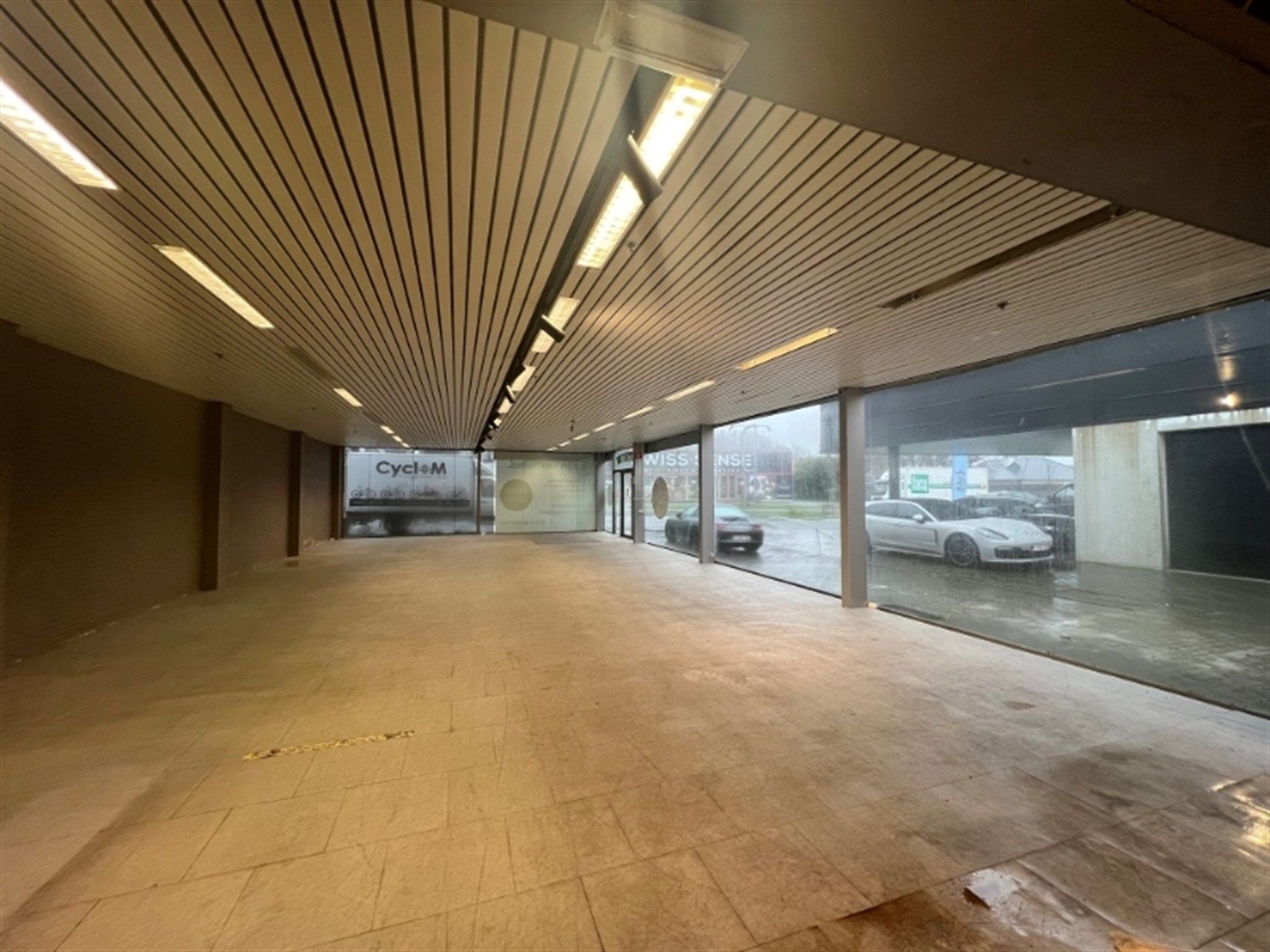 Te huur POP-UP Baanwinkel op verbindingsweg te Ninove. foto 5