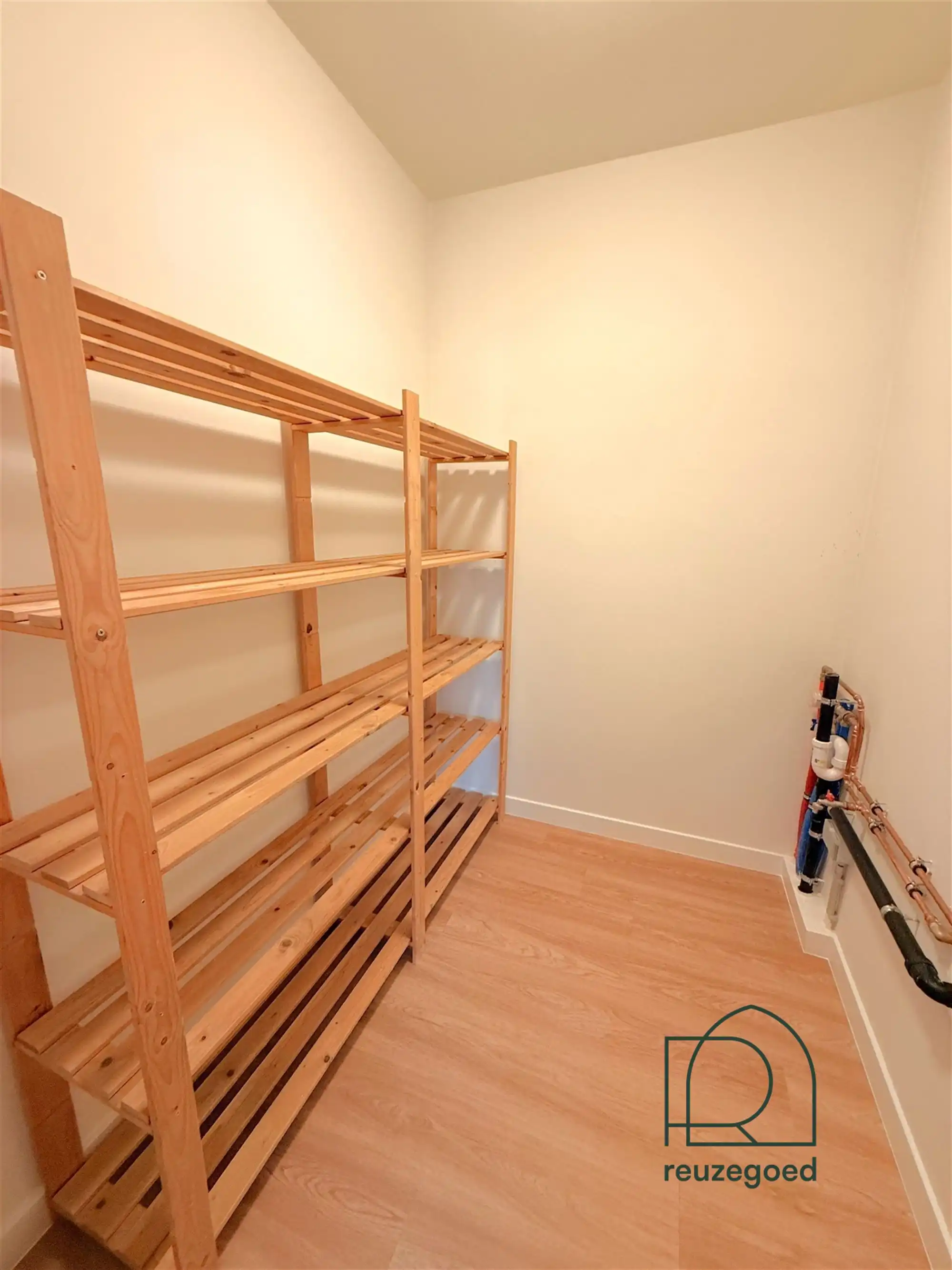 Ruim, gerenoveerd en lichtrijk 2-slaapkamer appartement met garagebox vlakbij Fort 5 in Edegem foto 12