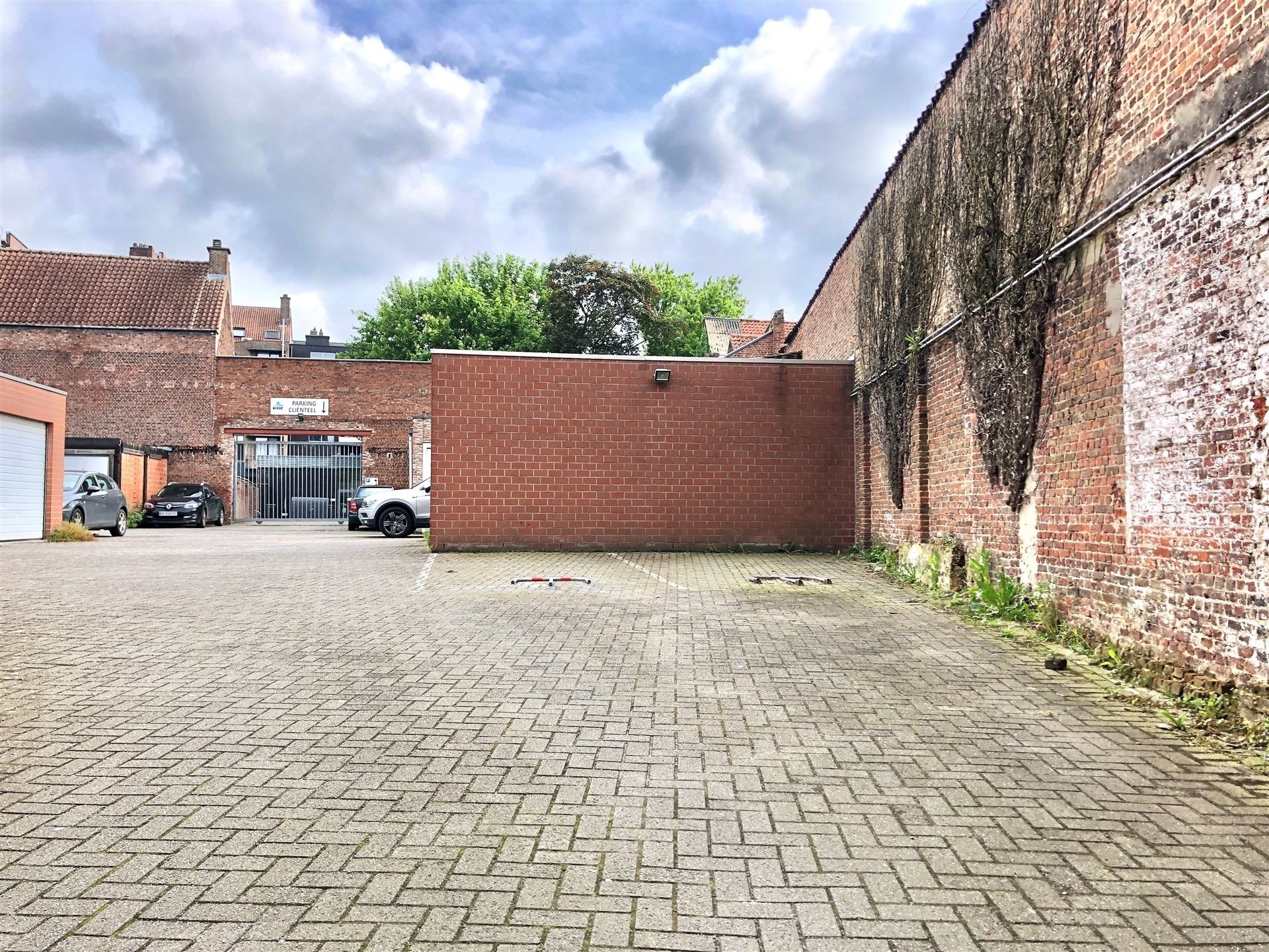 Zeer gunstig gelegen autostaanplaats vlakbij het centrum van Mechelen foto 2