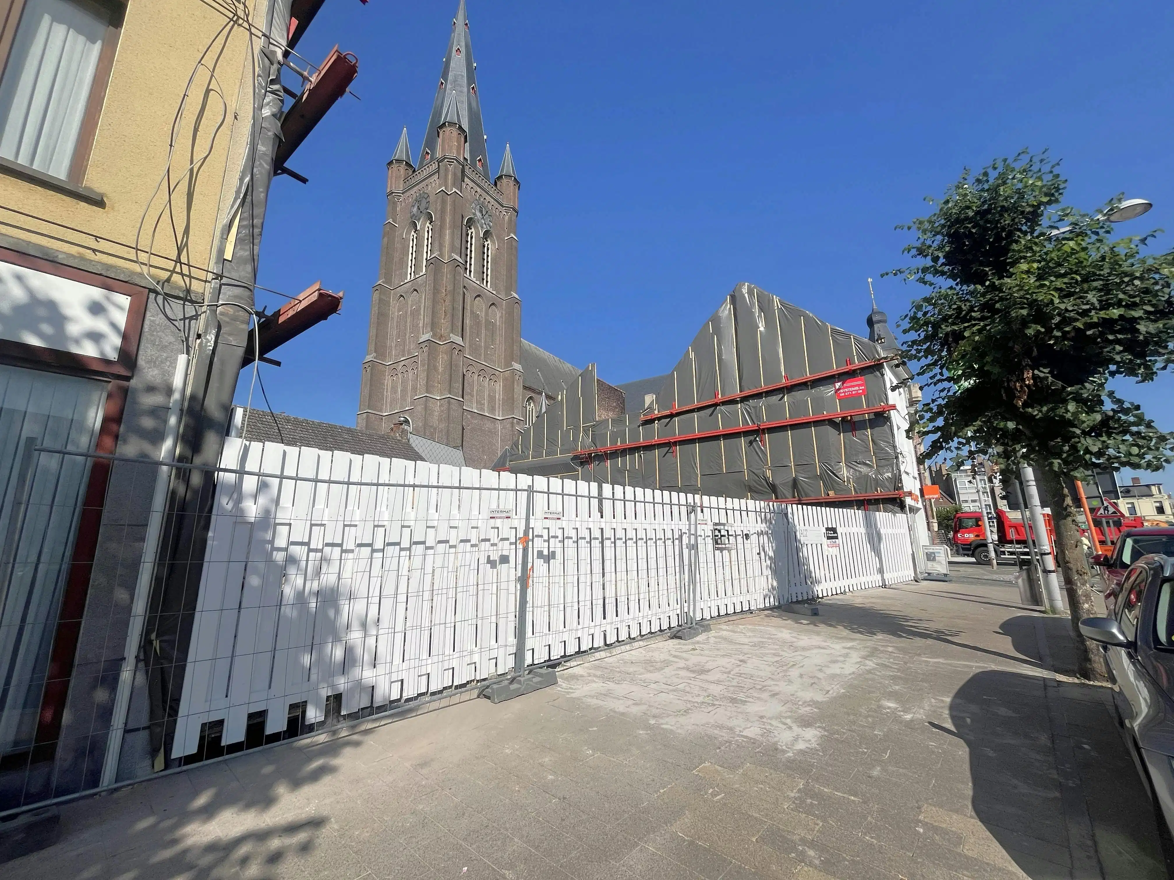 Projectgrond te koop aan de Markt van Eeklo! foto 7