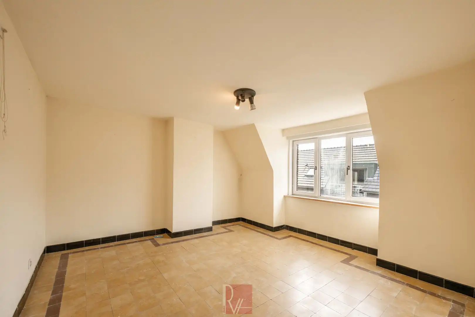 Woning met loods foto 11