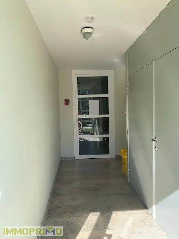 Mooi 2 slaapkamerappartement op de 2e verdieping met lift op wandelafstand van het centrum. foto 2