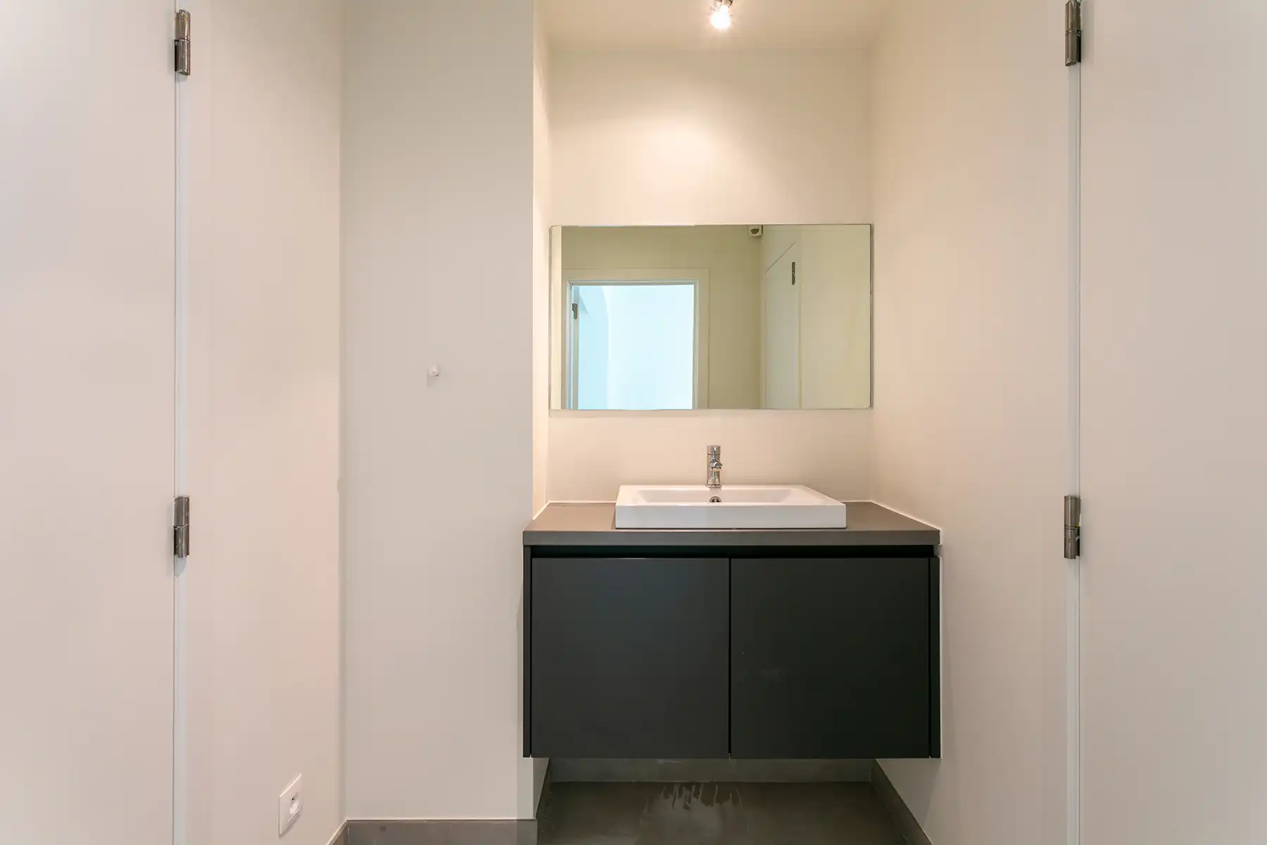 Commerciële Ruimte met Privatieve Kelder en Parking foto 10