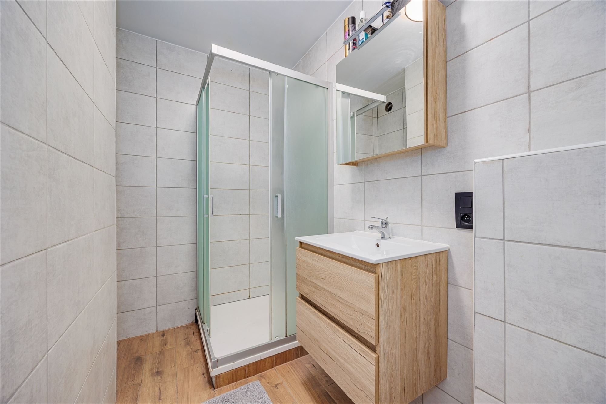 Instapklaar 2 slaapkamer appartement met gezellige tuin foto 11