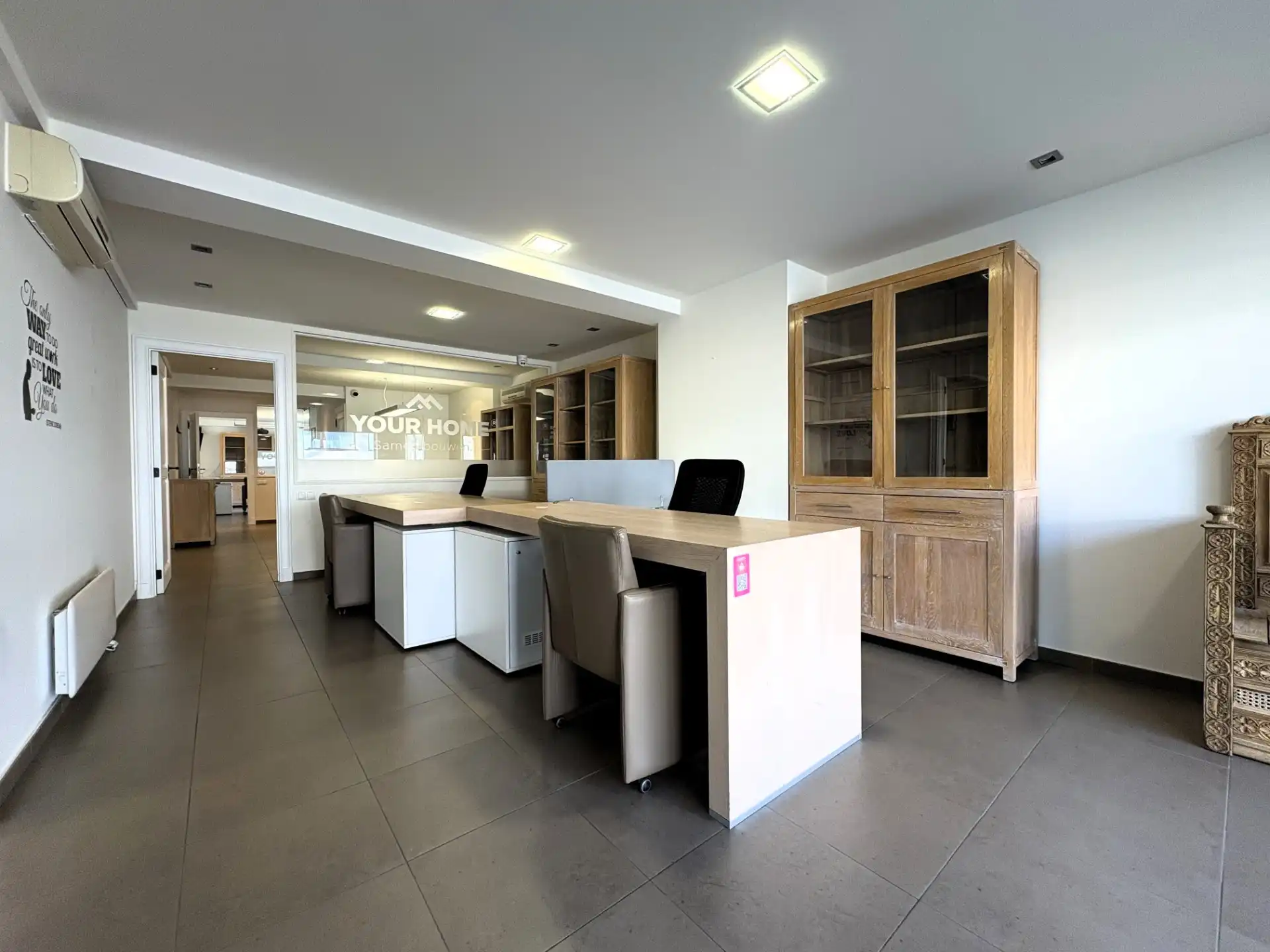 Ruime en veelzijdige handelsruimte met sterke zichtbaarheid in regio Waregem foto 3