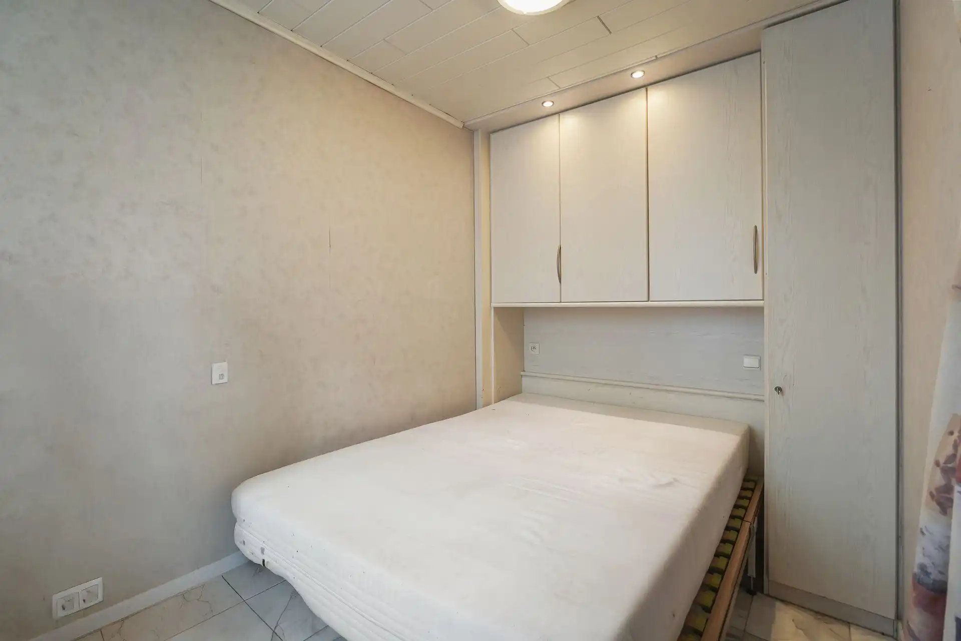 SLAAPHOEK / CENTRALE LIGGING foto 12