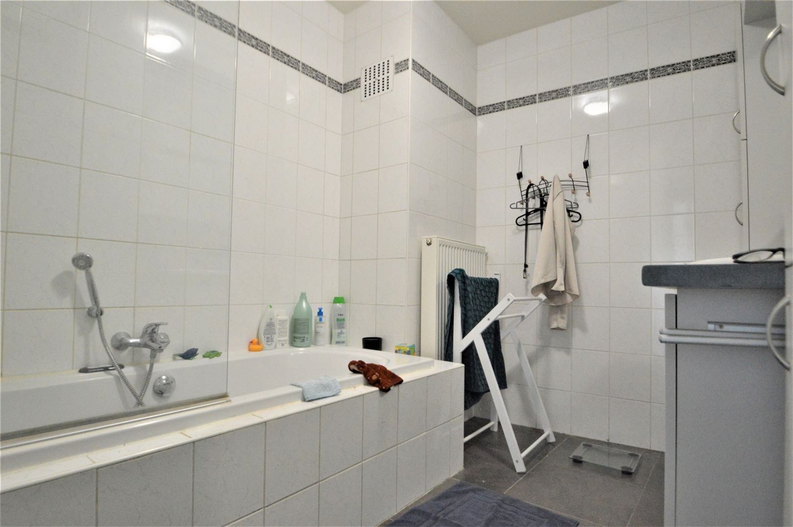 Gezellig ruim appartement  met garage foto 9