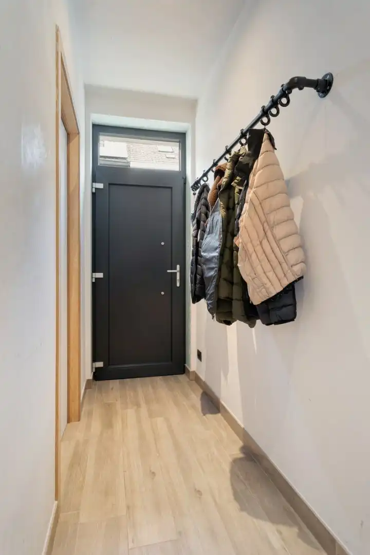 Gerenoveerde woning te koop in Heule met EPC A, conforme elektriciteit en ruime slaapkamers. foto 8