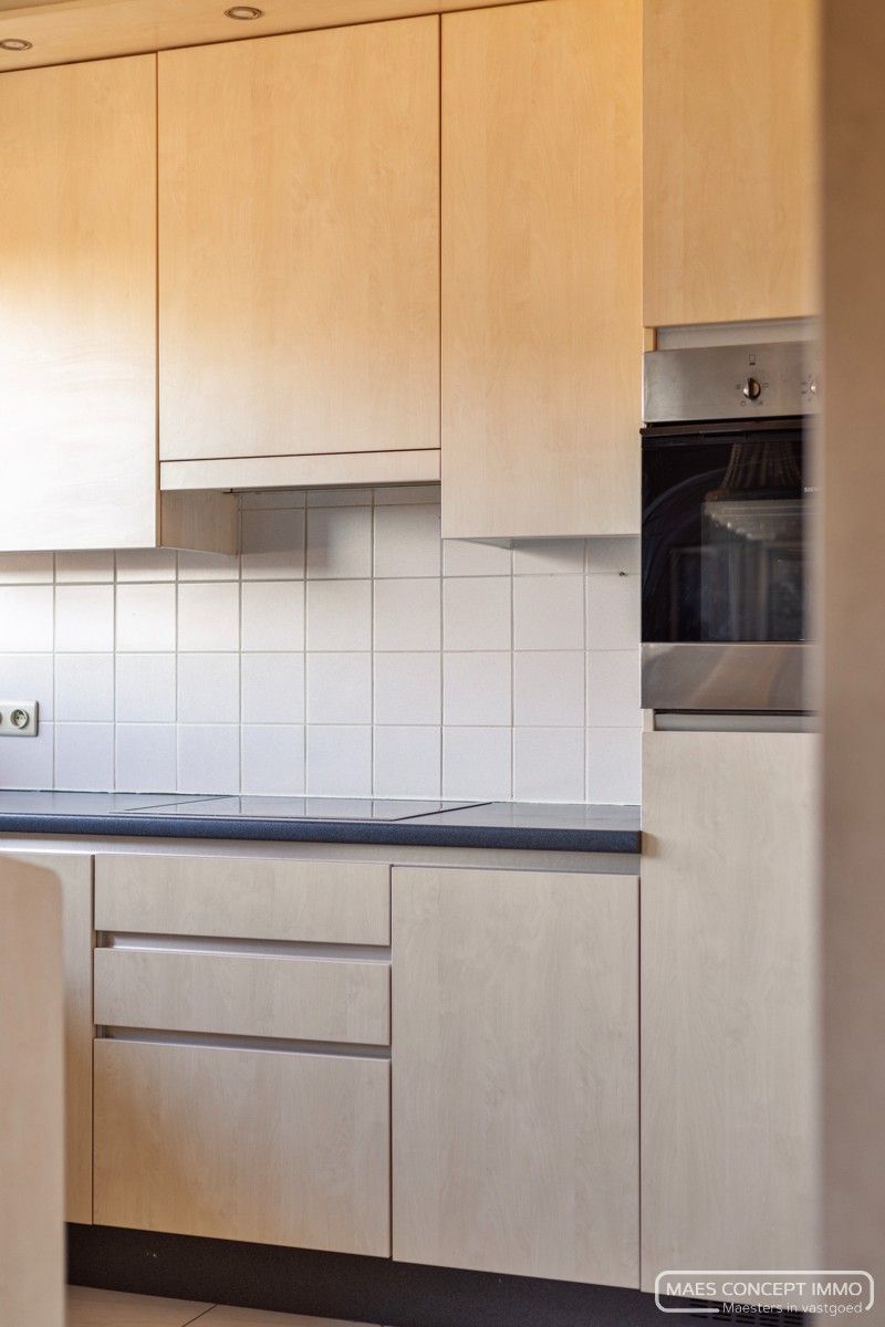 Op te frissen appartement met 2 slaapkamers & 2 ruime terrassen in het hart van Roeselare foto 10