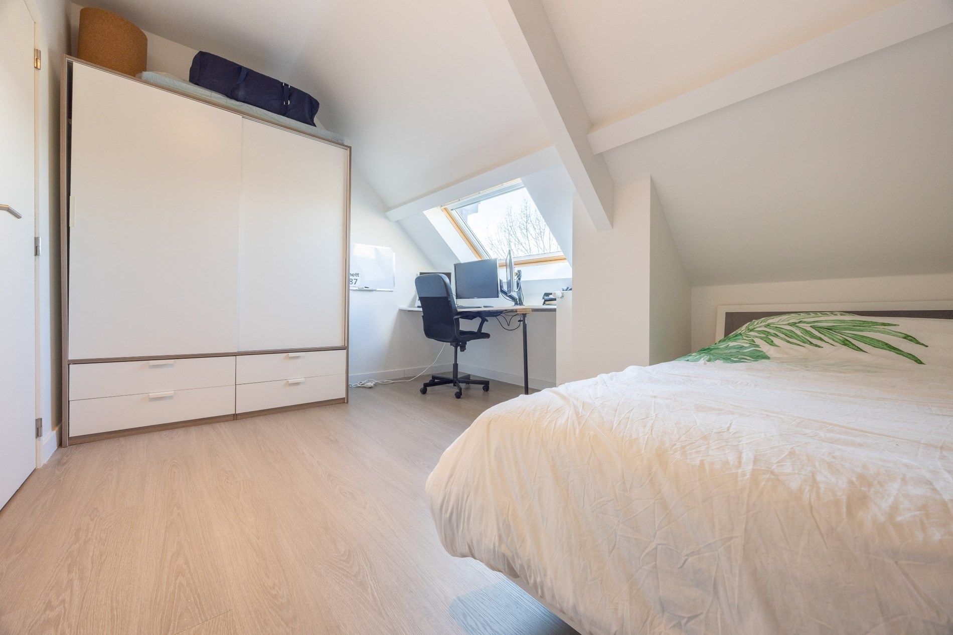 PRACHTIG VERNIEUWDE WONING MET AUTOSTAANPLAATS foto 13