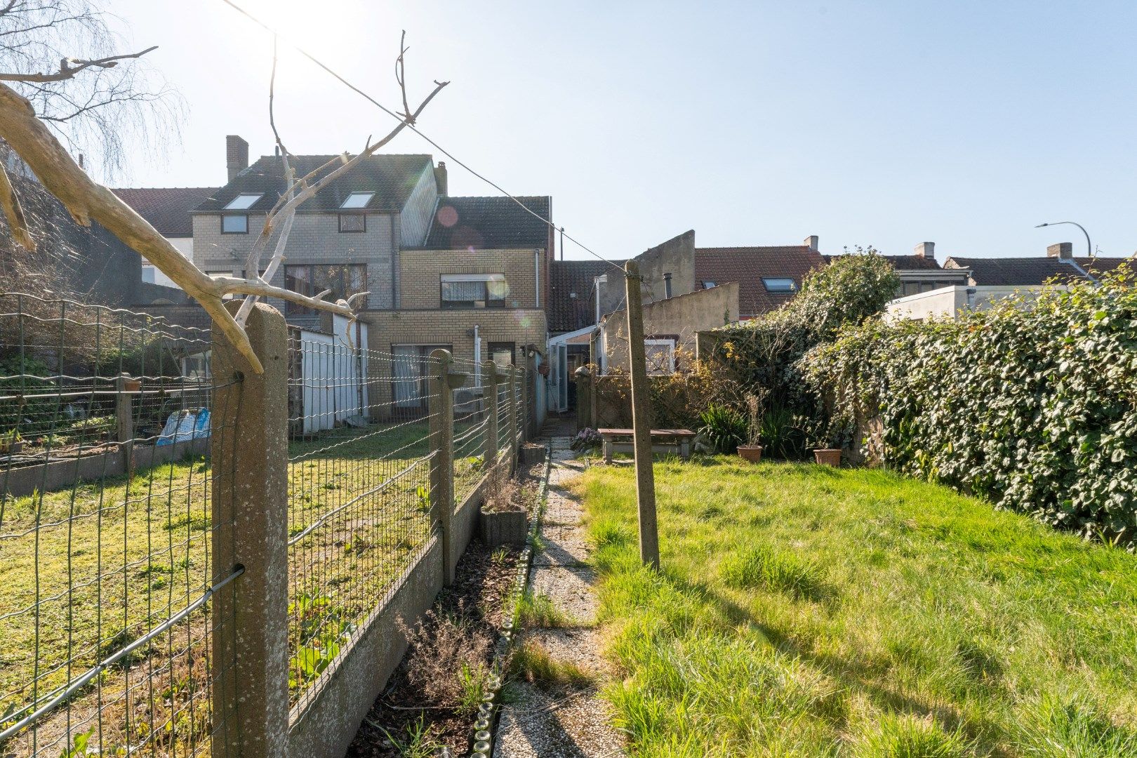Volledig te renoveren stadswoning met zonnige tuin en tal van mogelijkheden op strategische ligging! foto 8