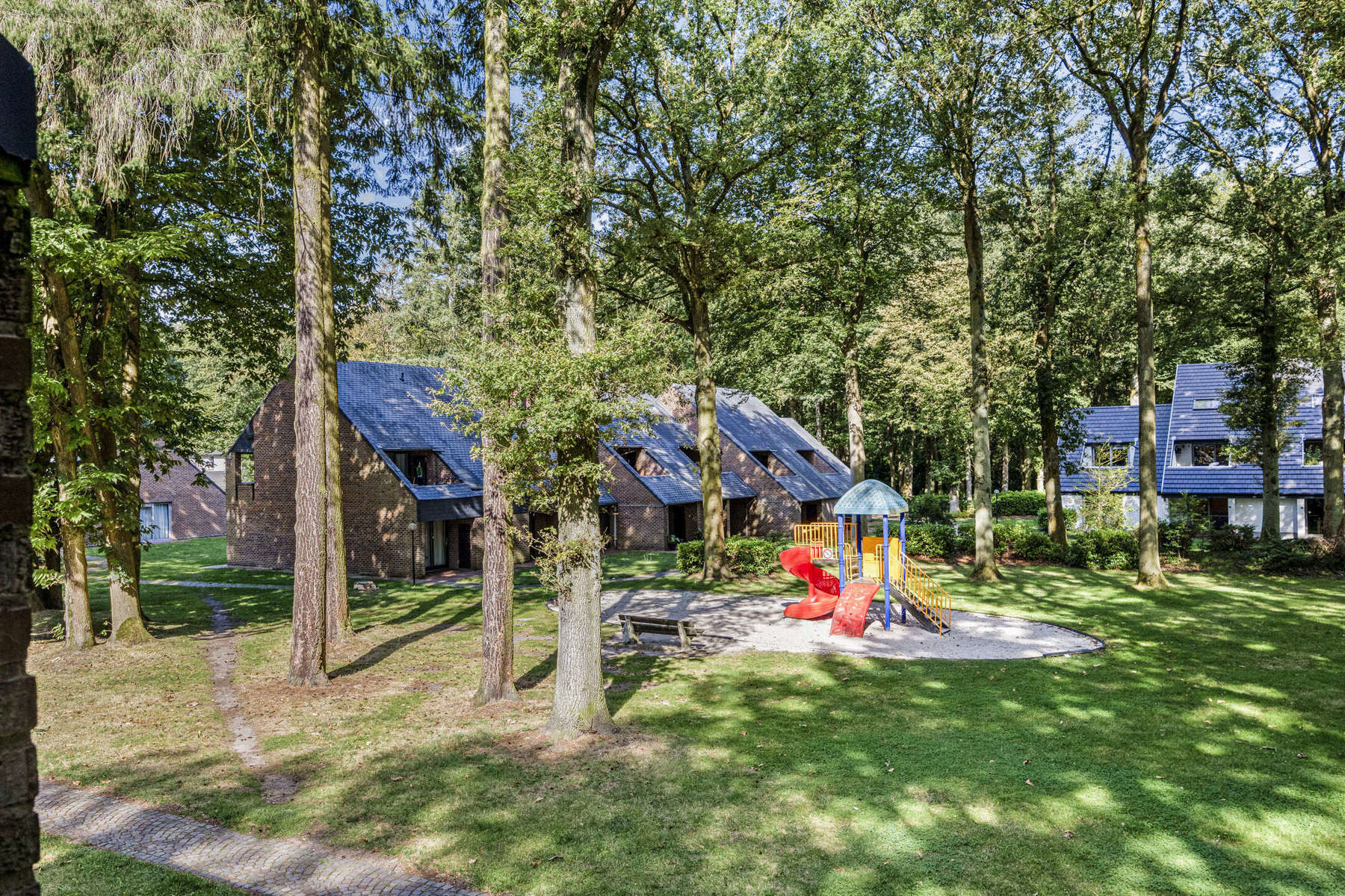 Knappe duplex met 2 slpks gelegen op domein Hengelhoef! foto 4