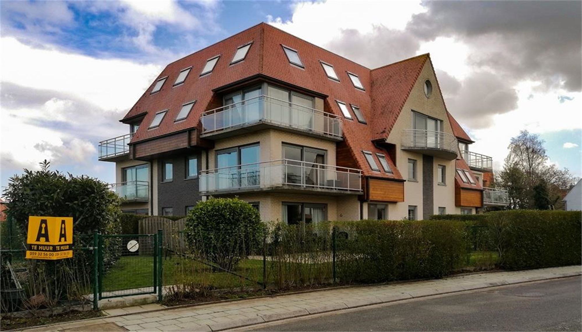 Schitterend tuinappartement met garage! foto {{pictureIndex}}