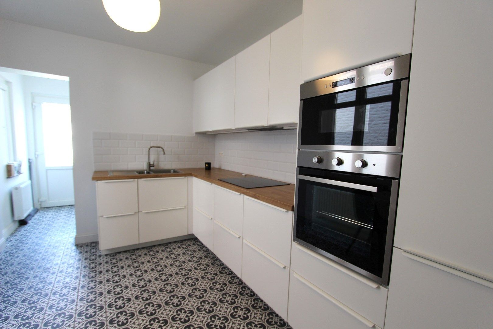 KNAP GERENOVEERDE WONING MET STADSTUIN foto 6