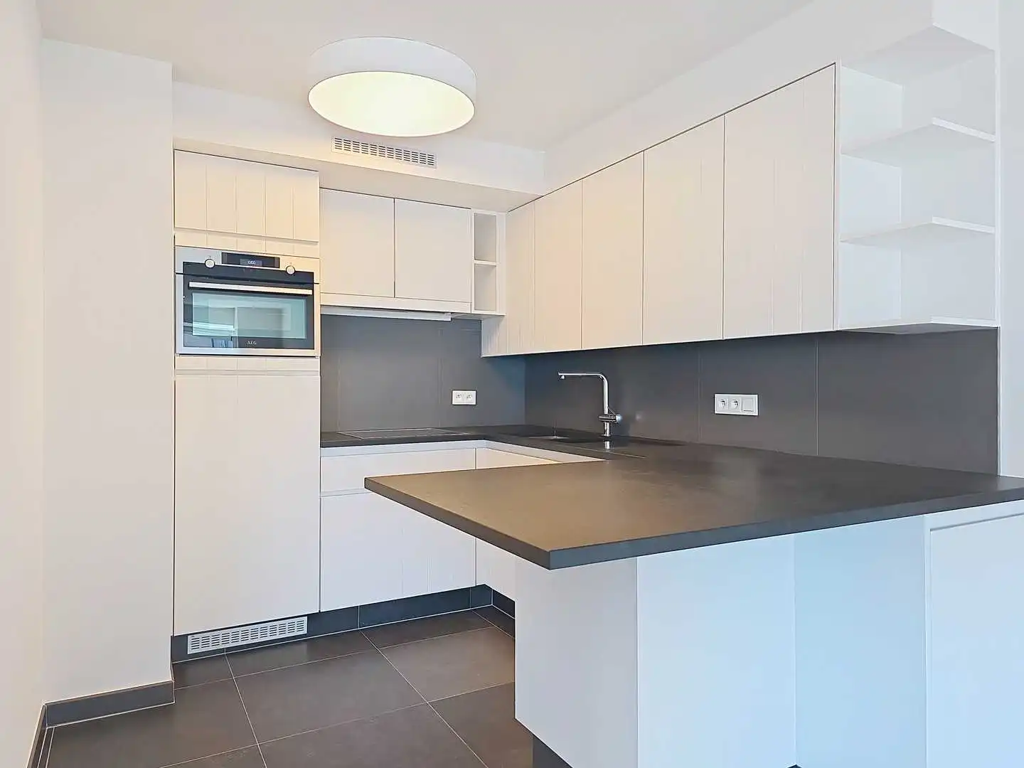 Luxueuze penthouse met zijdelings zeezicht en terras foto 3