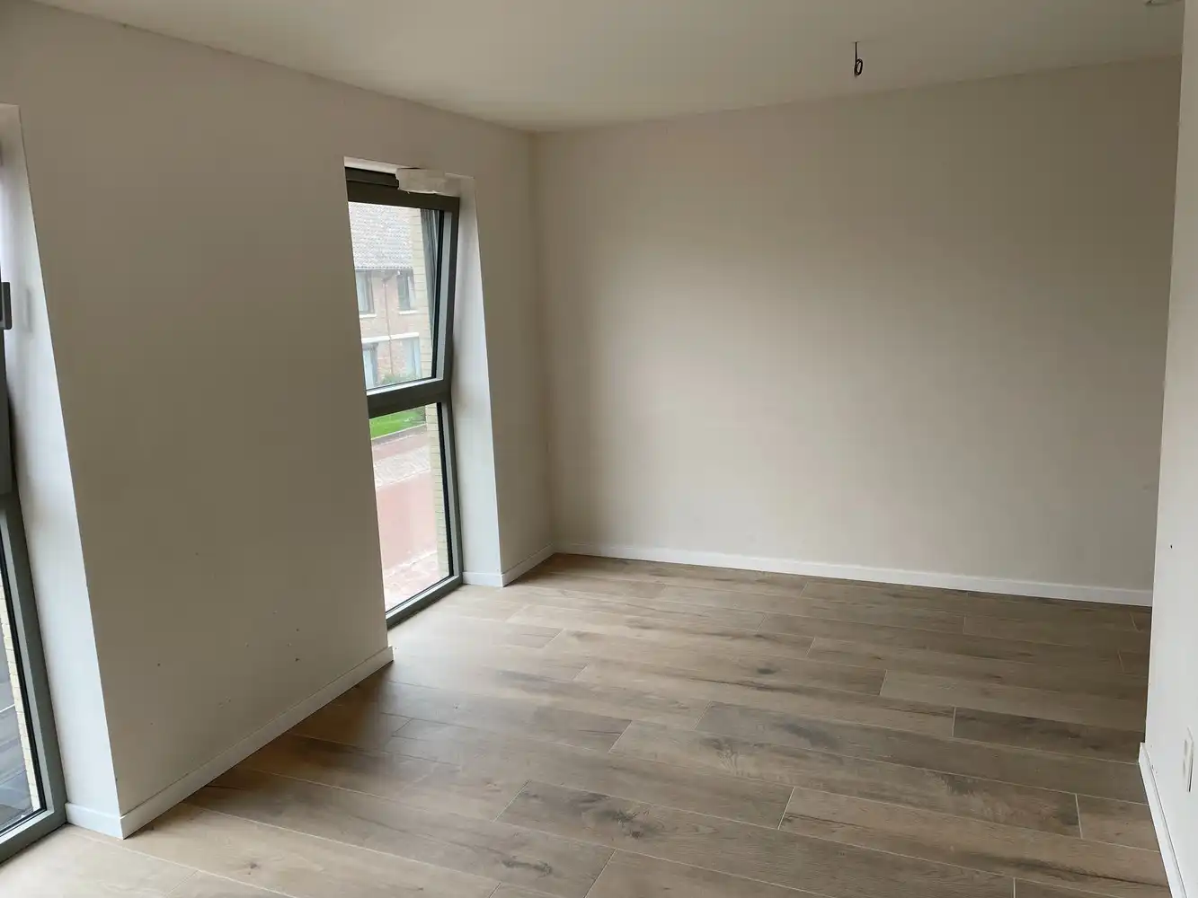 Prachtig nieuwbouw appartement van 3 jaar oud zéér rustig gelegen in het centrum met 2 slaapkamers en ruim terras. foto 12