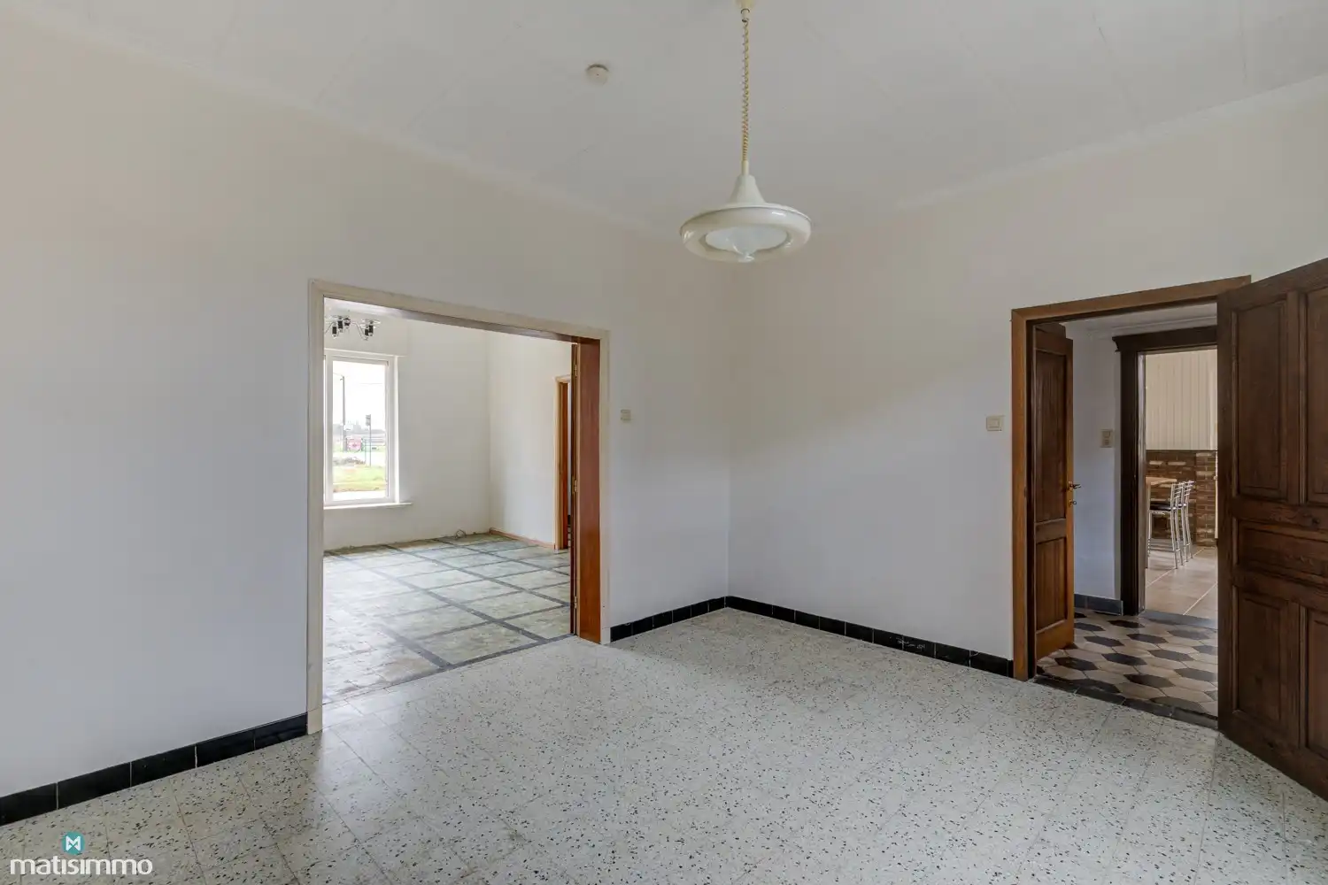 VERDER AF TE WERKEN HOEKWONING MET BINNENKOER EN GARAGE TE MOPERTINGEN foto 10