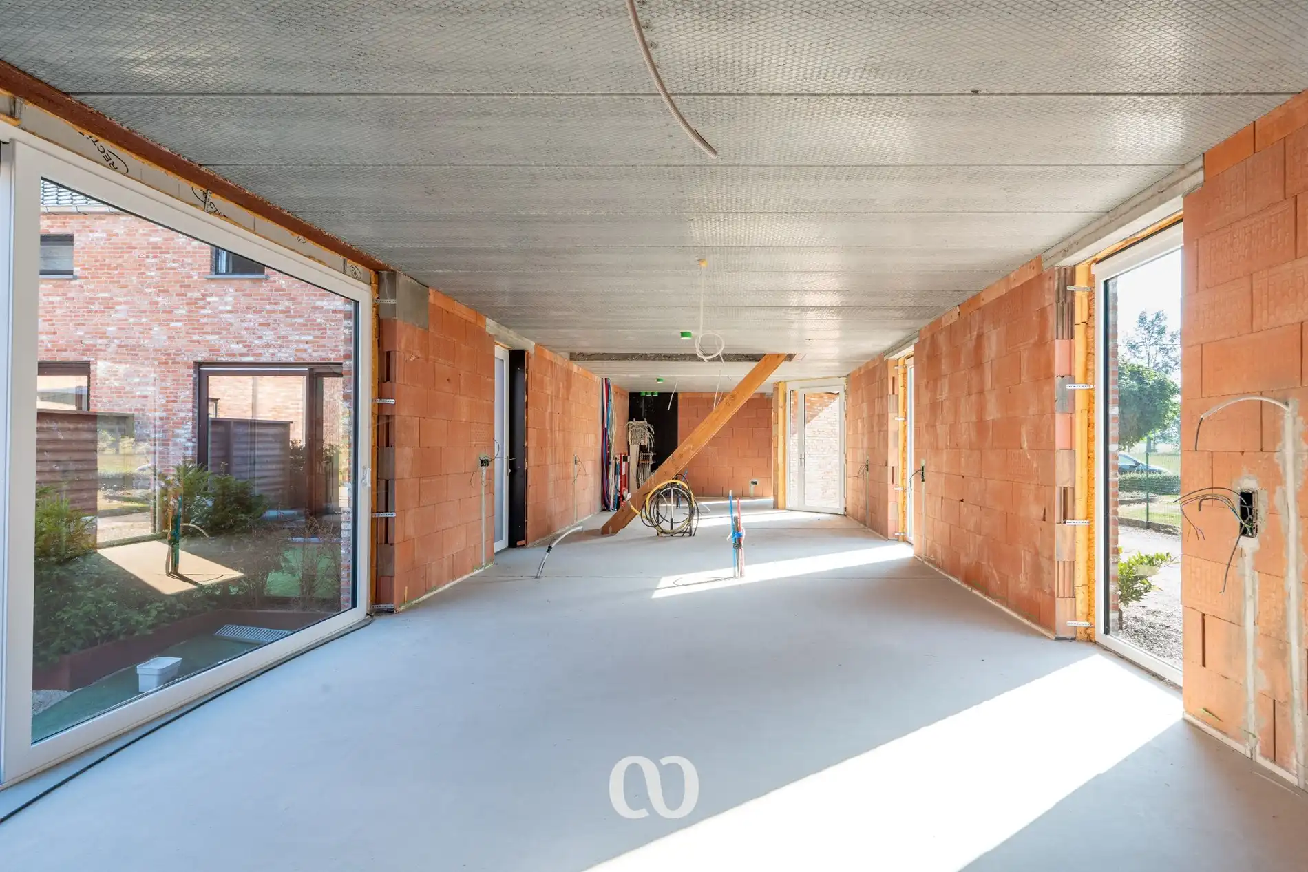 Ruime casco woning met tal van mogelijkheden! foto 2