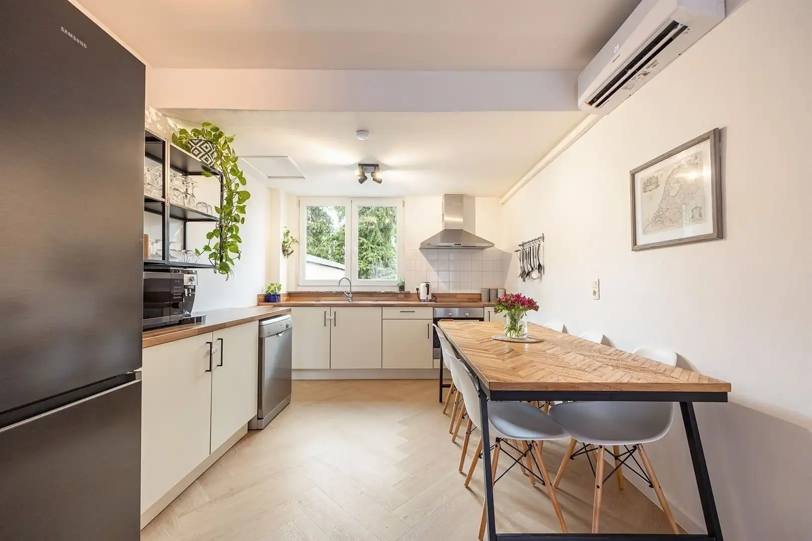 Stadswoning met privatieve tuin & garage foto 9