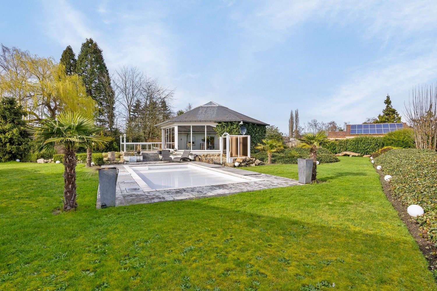 Ruime, gelijkvloerse villa met zwembad en poolhouse op een perceel van 3.234 m² foto 23