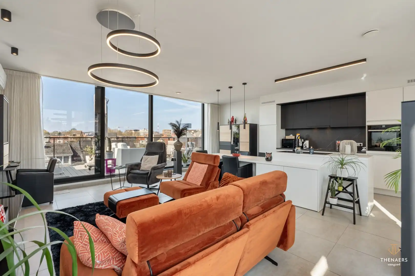 Exclusief penthouse met 2 ruime terrassen en privatieve lifttoegang. foto 2