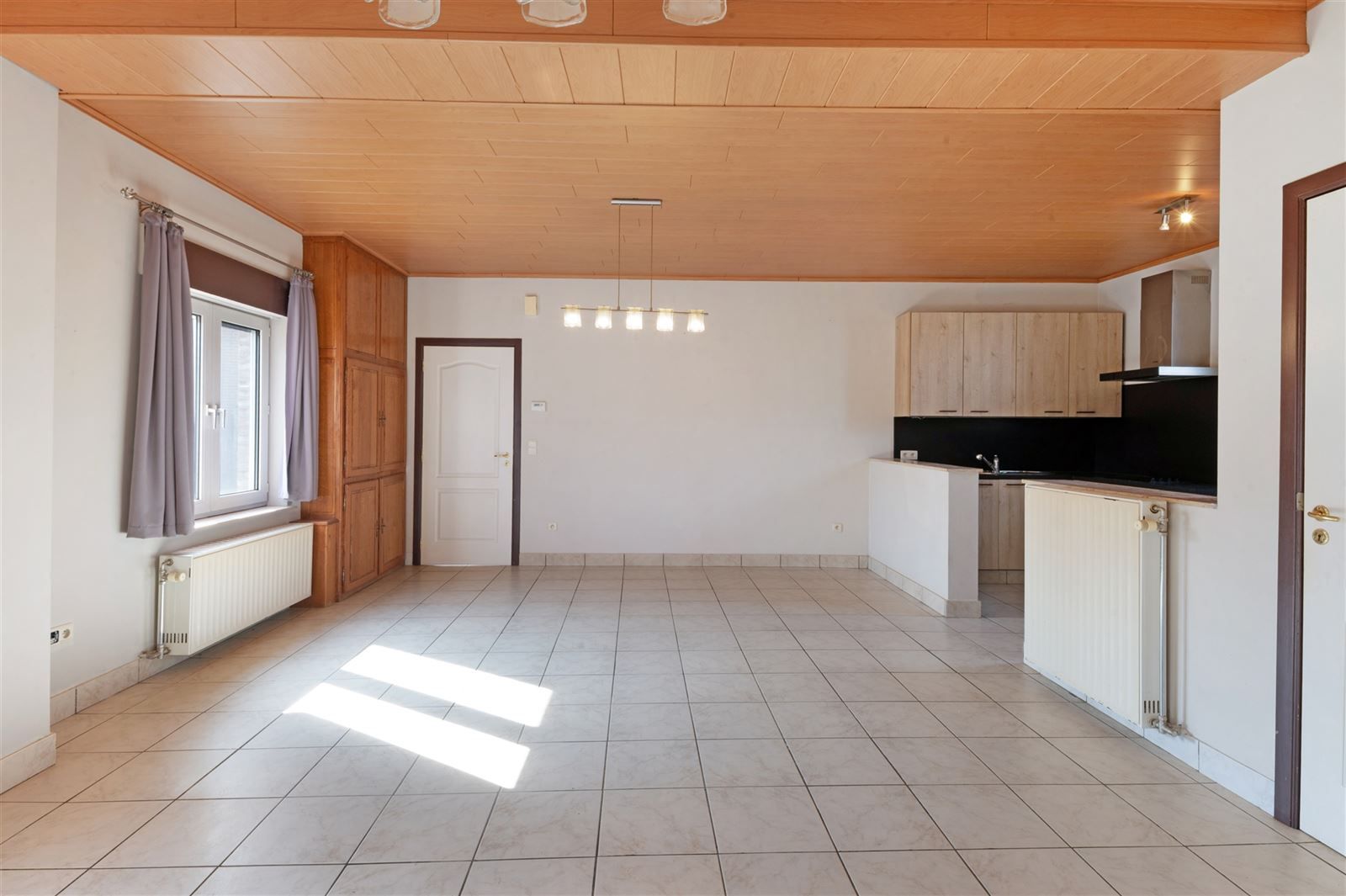 Instapklare woning met 2 slaapkamers  en privé parking/terras foto 3