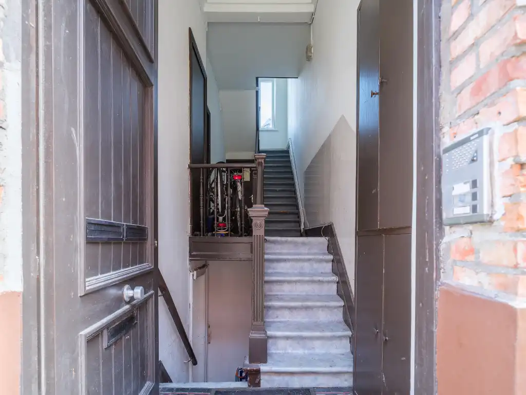 Unieke renovatieopportuniteit op 50 meter van Portus Ganda foto 2