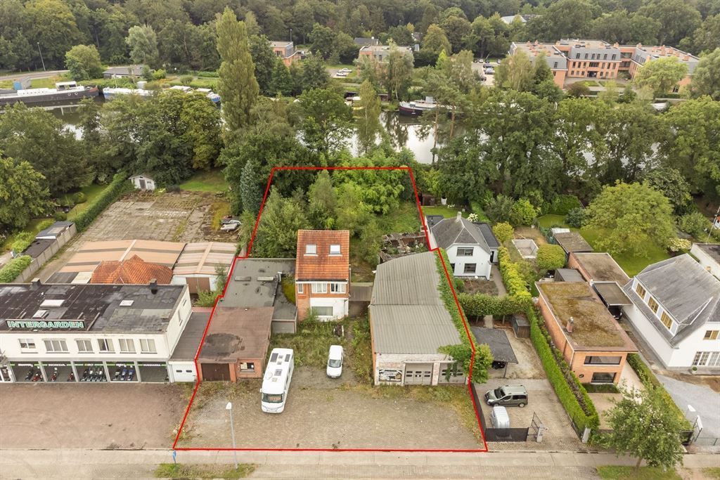 Projectgrond / Woning en magazijnen foto {{pictureIndex}}