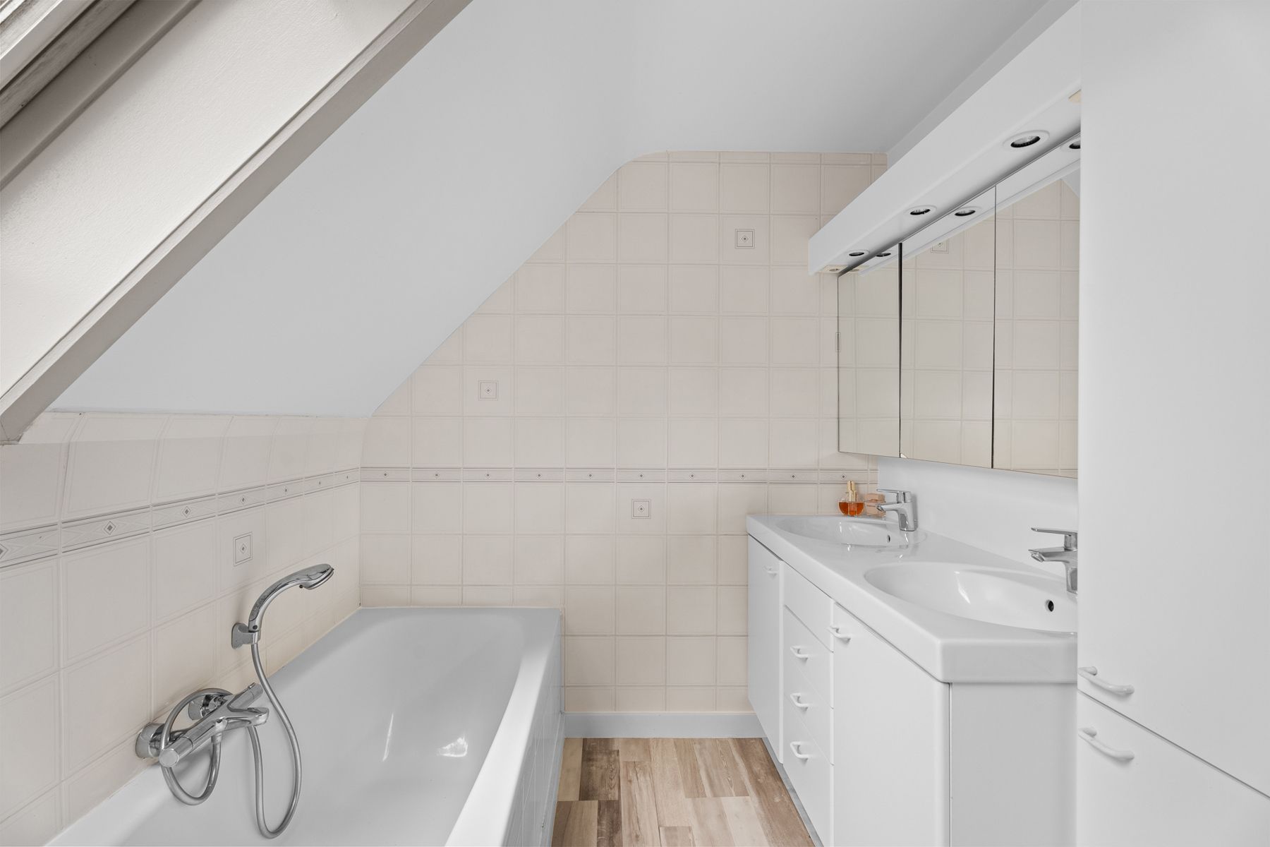 Ruime gezinswoning met grote tuin en topligging in Aalter foto 14