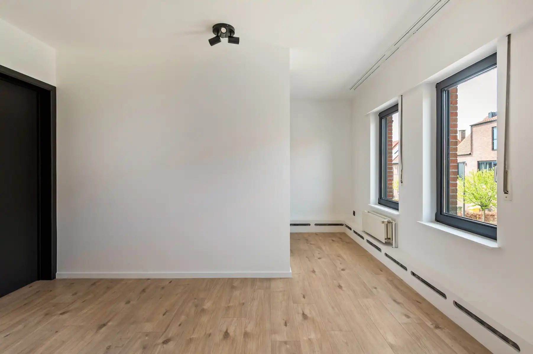 Instapklare gezinswoning met 4 slaapkamers, tuin en garage foto 18