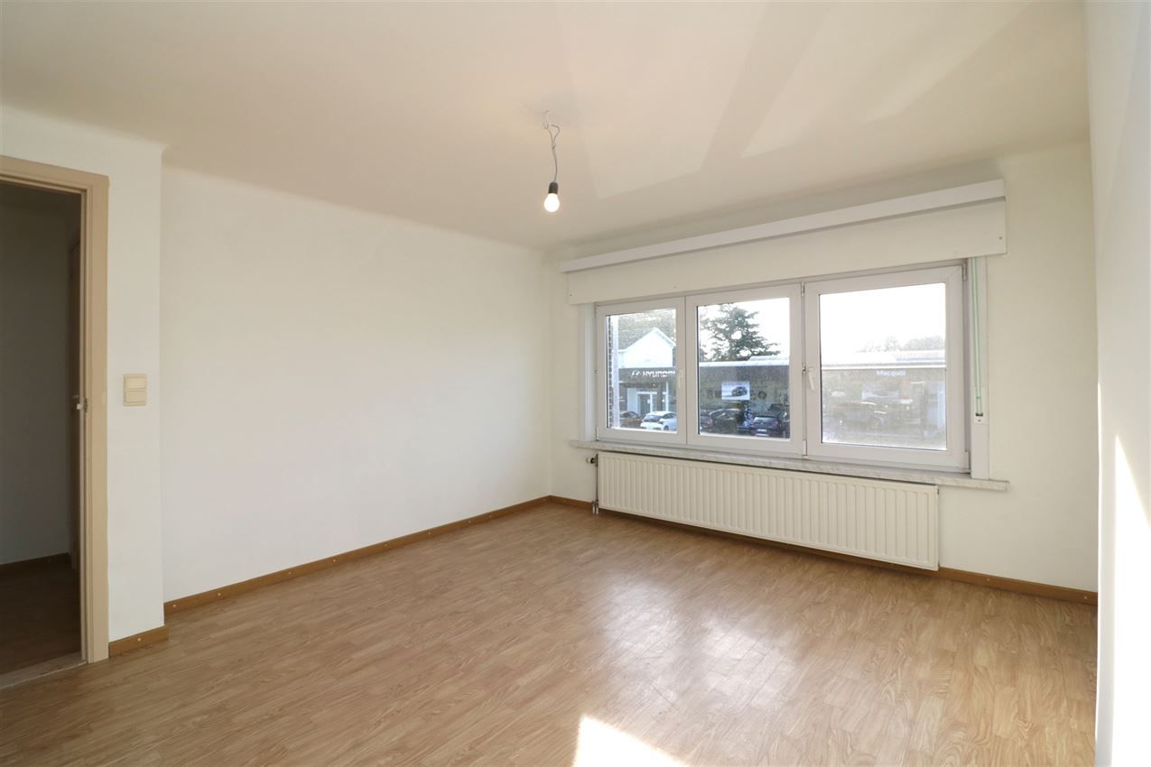 Woning met 2 slpk, terras, autostaanplaats onder de carport foto 41