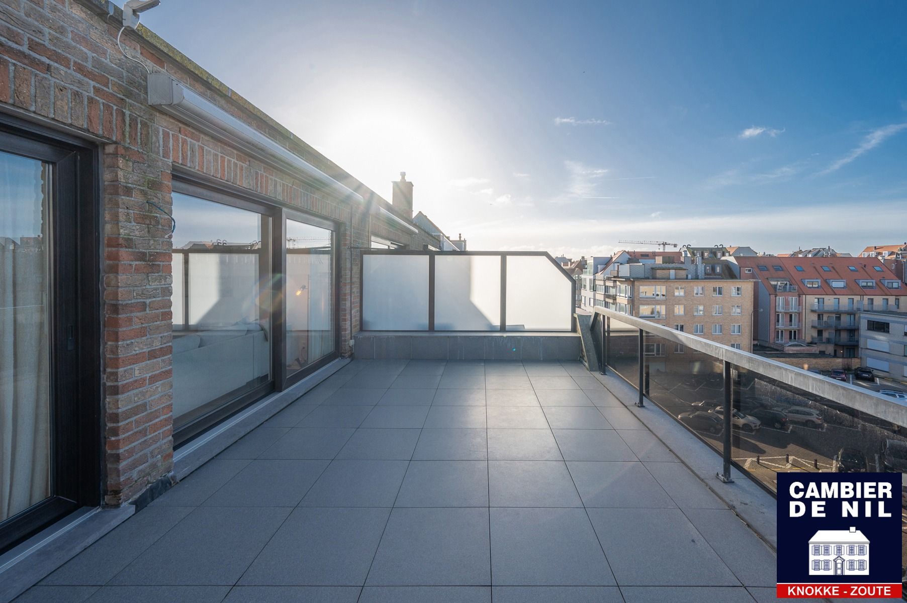 Gerenoveerde penthouse op enkele stappen van het strand foto 14