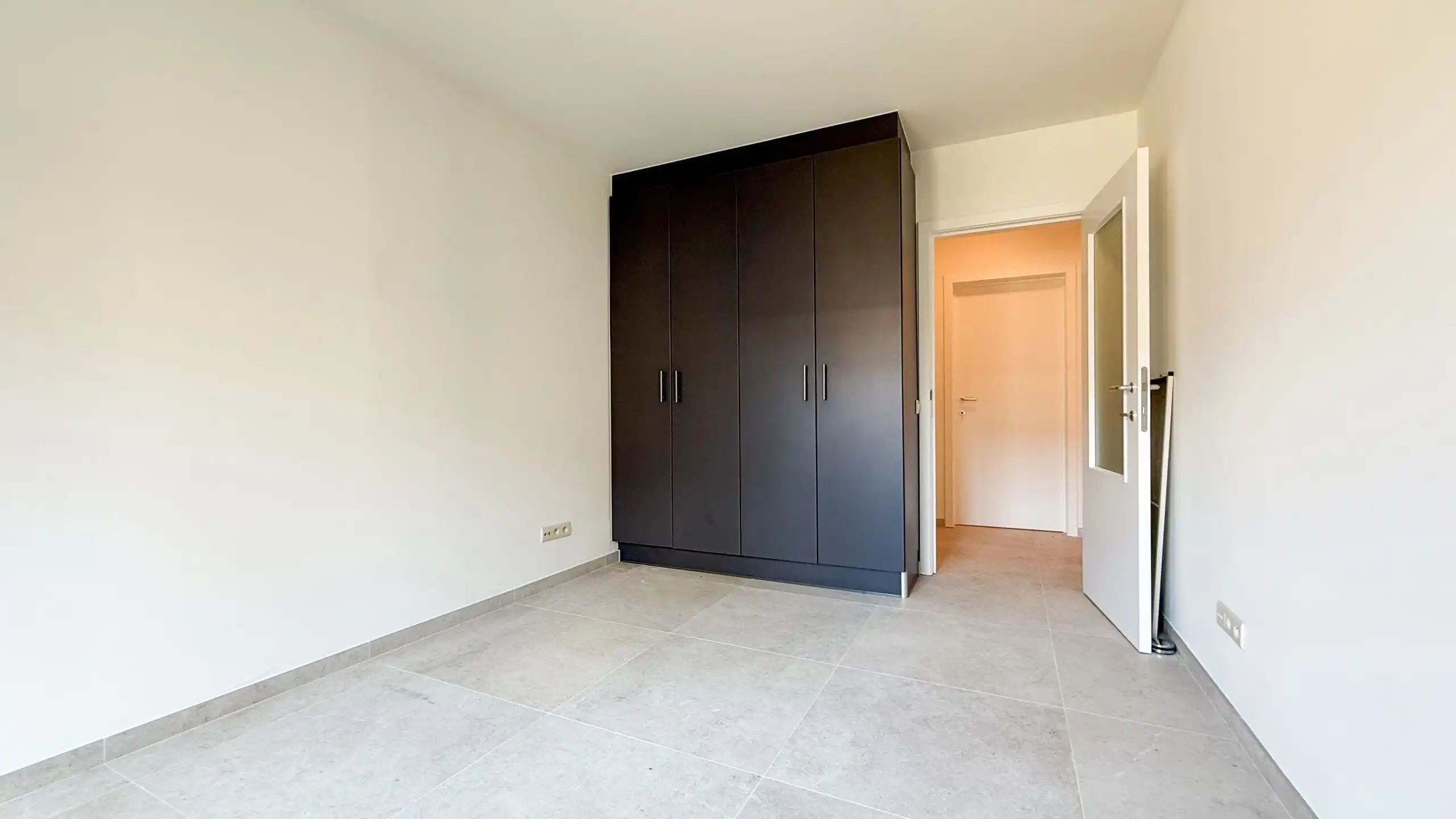 Opbrengsteigendom met Appartement en kantoorruimte! foto 39