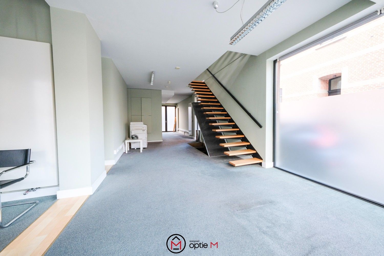 Ruim en authentiek kantoorgebouw op toplocatie in Bilzen foto 7