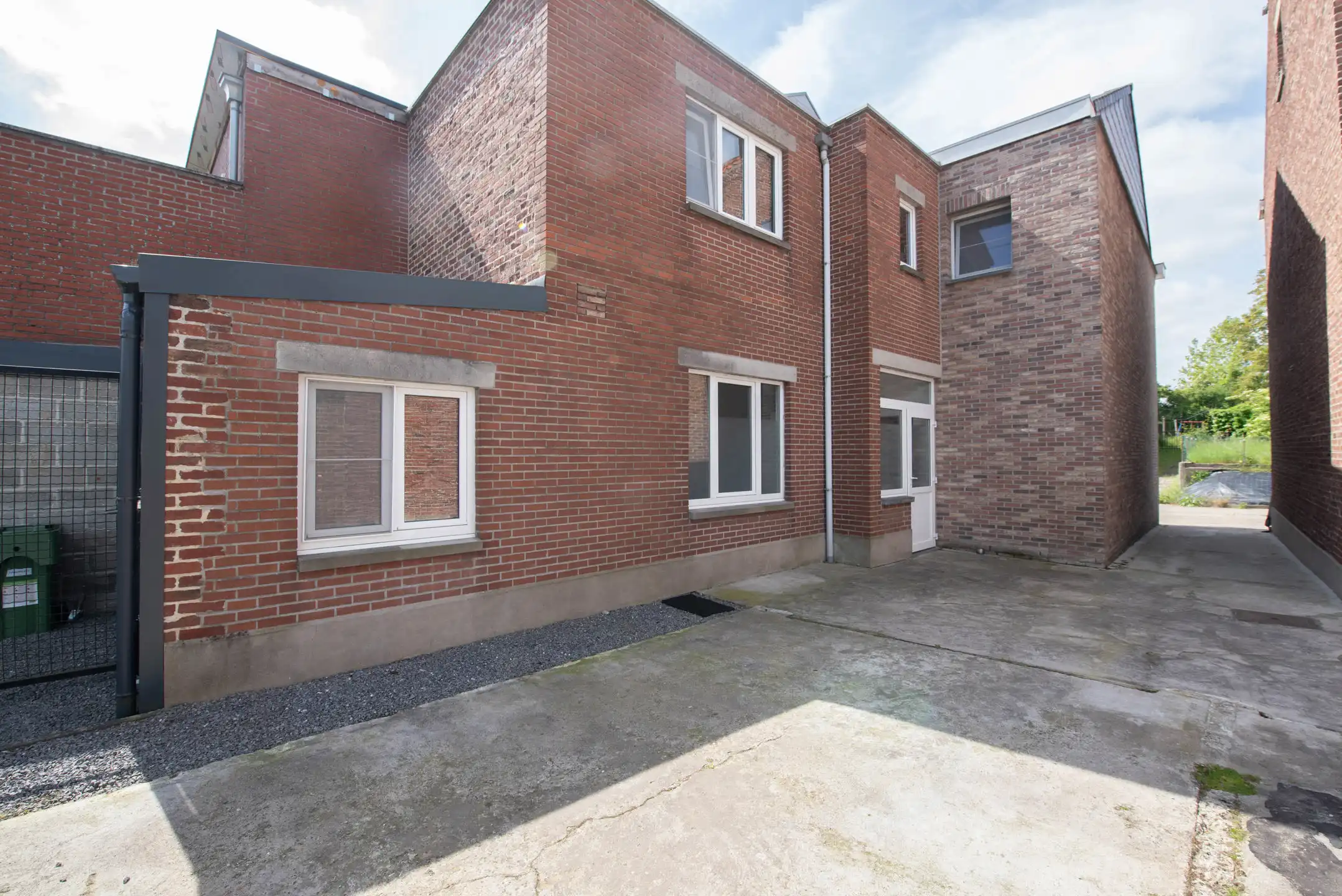 Instapklare woning met garage te Zichen.  foto 20