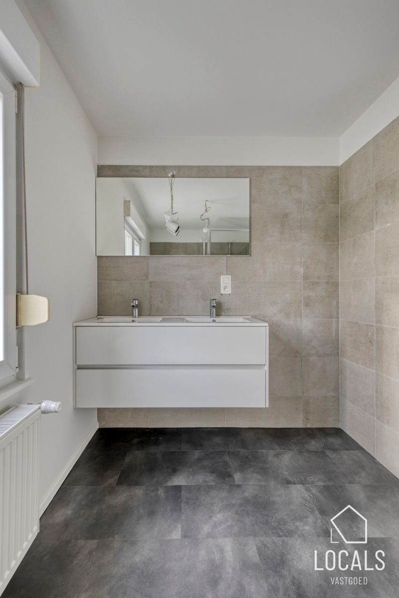 Gerenoveerde woning in centrum foto 12