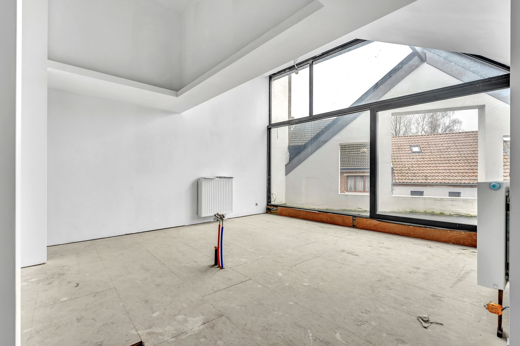 Goed gelegen opslagplaats met ruim af te werken appartement foto 6