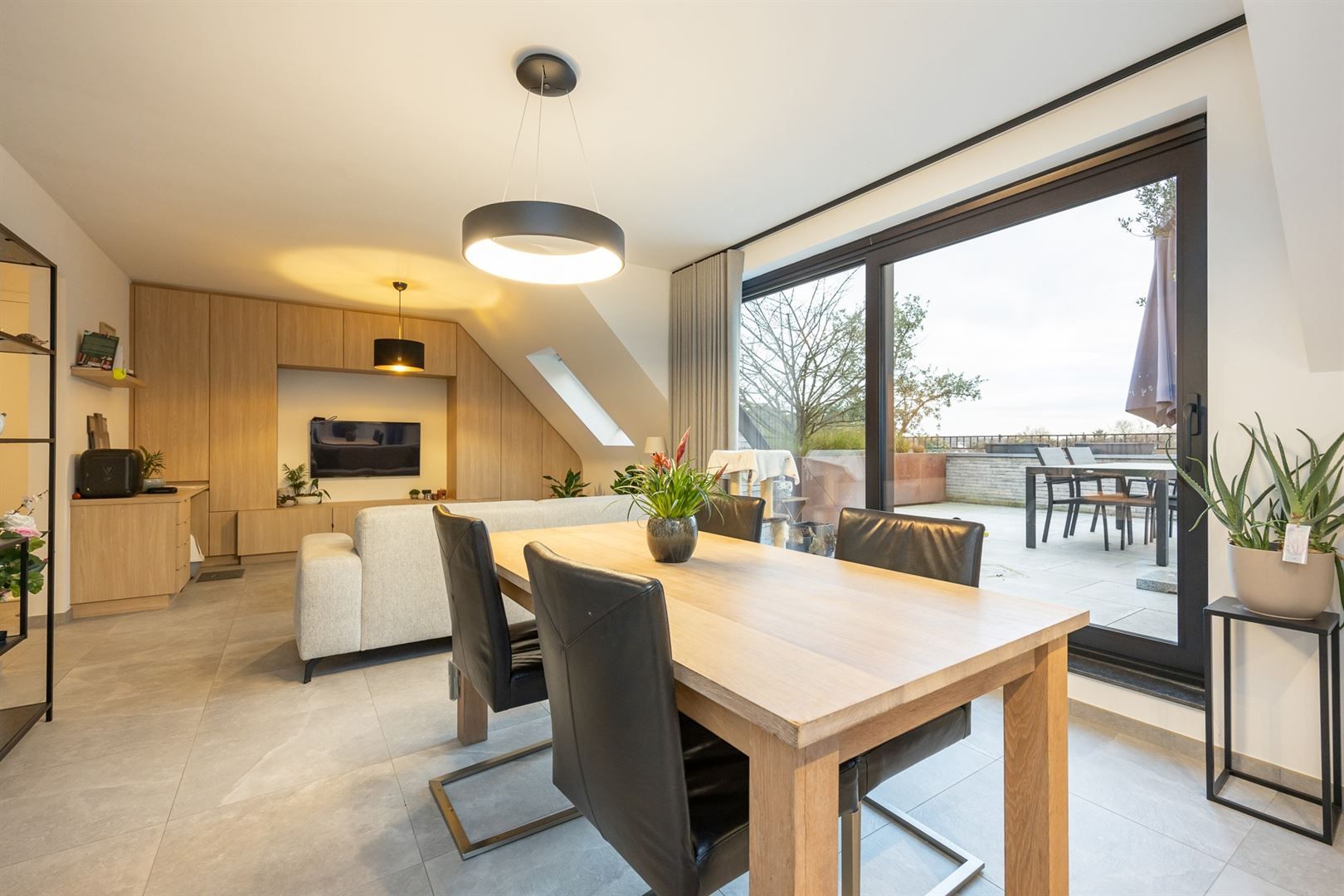 Luxe dakappartement met ruim zuidwest terras.  foto 9