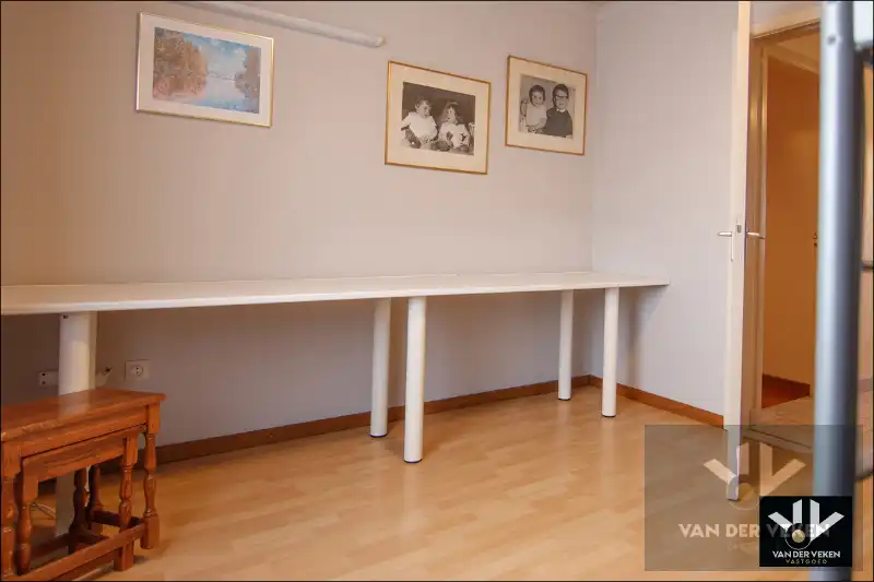 DEGELIJKE GEZINSWONING  MET GARAGE  IN DE SINT-CATHARINAWIJK foto 23