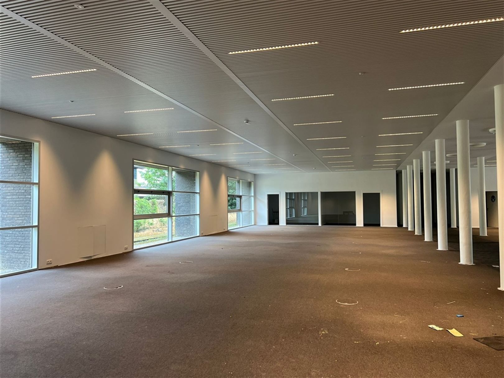 Vernieuwde technieken - Aan op- en afrit Gent Zuid - 815m² of 926m² foto 9