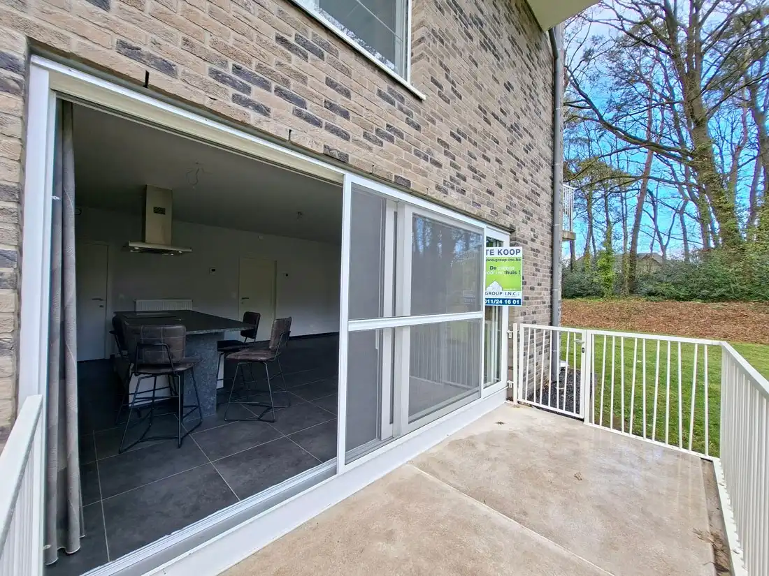 Modern en stijlvol gelijkvloers appartement net buiten Genk centrum foto 20