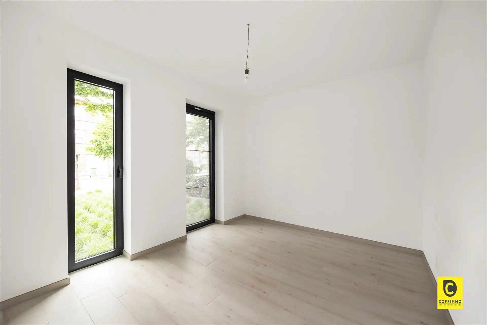 Luxueus 1 slpk app met terras en tuin + parking foto 12