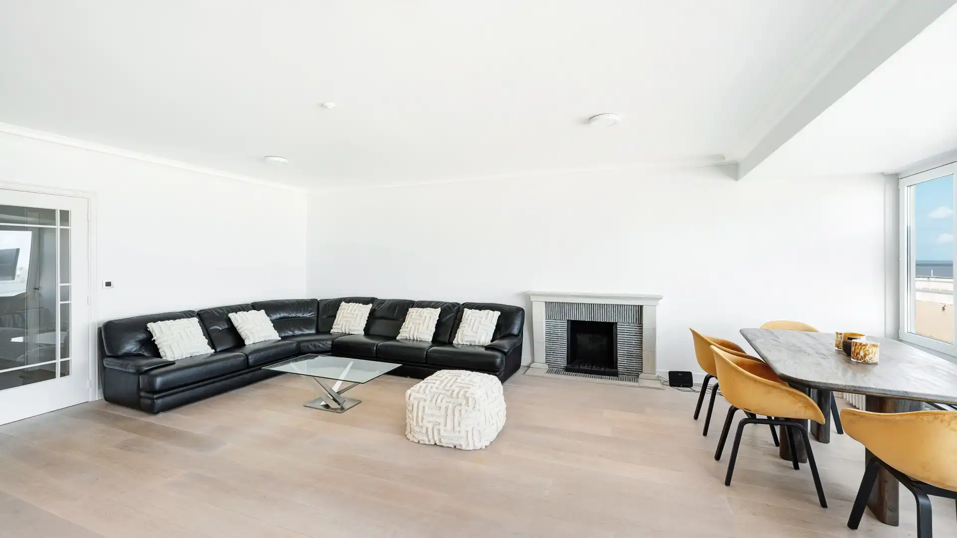 Ruim appartement met prachtig frontaal zeezicht, ideaal gelegen in het Zoute. foto 8