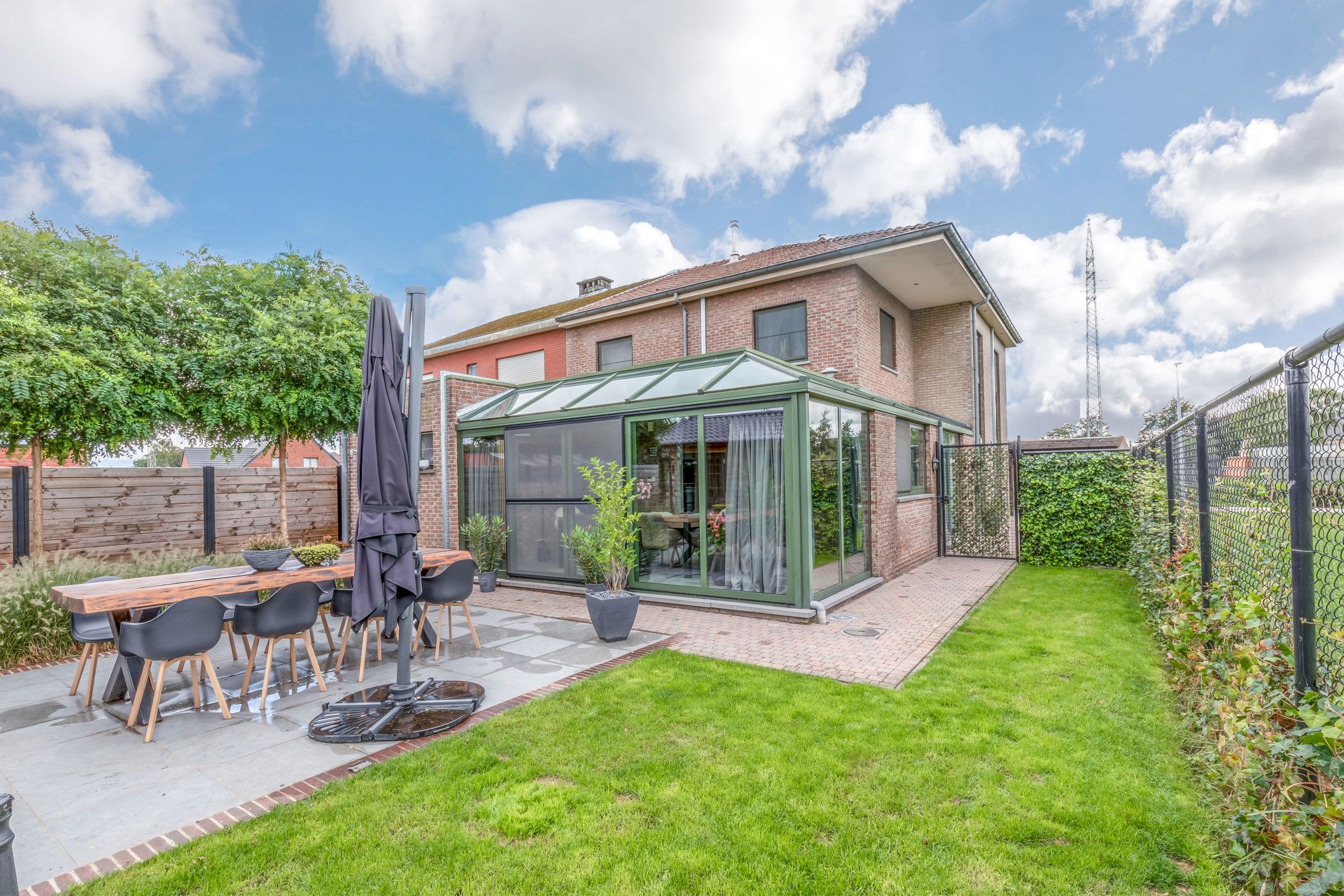 Recente woning met uitzicht op weilanden foto 2